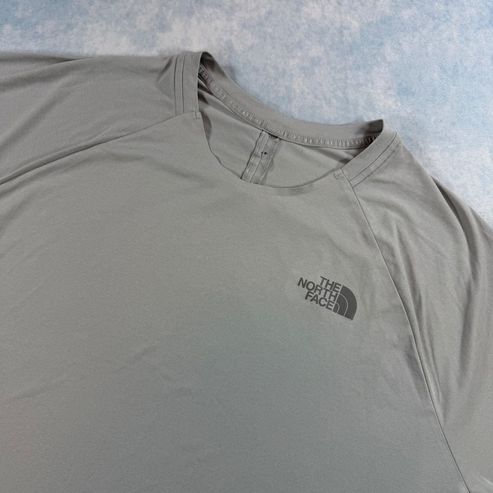 The North Face Active Tee Mens XL Grey Excellent Raglan Sleeve Performance Shirt